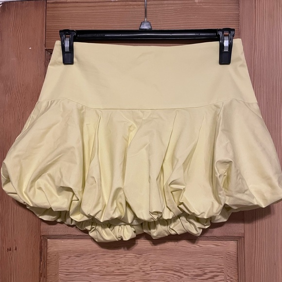 ✨NWT‼️ ZARA Lemon Yellow Bubble Mini Skirt - Picture 6 of 7